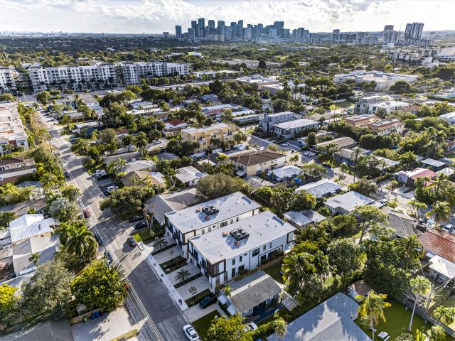 Home for rent at 1121 NE 17th Avenue - photo 6889335