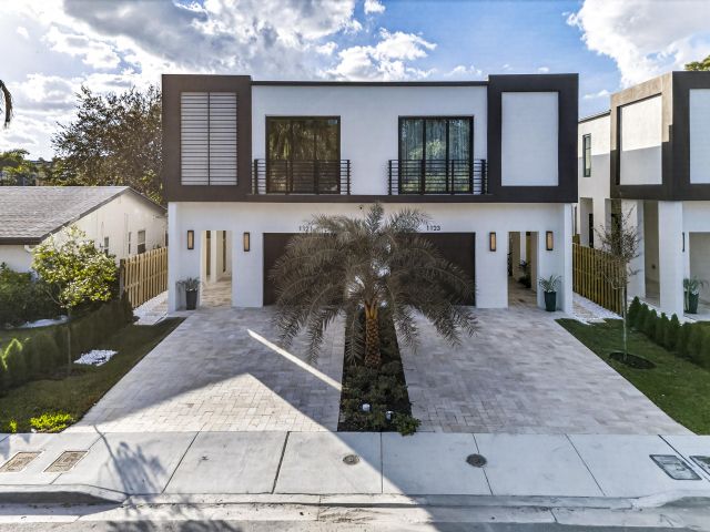 Home for rent at 1121 NE 17th Avenue - photo 6889339