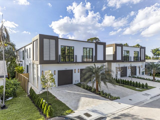 Home for rent at 1121 NE 17th Avenue - photo 6889340