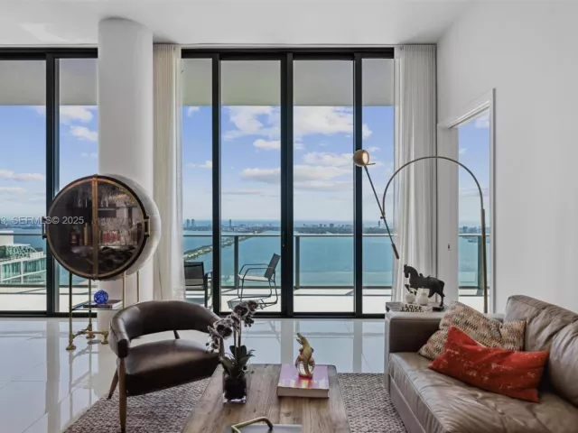 4-bedroom condo for sale in Miami - 480 NE 31st St PH5303 - MondialRealty