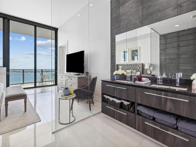 Apartment for sale  Unit #PH5303 - photo 6882898