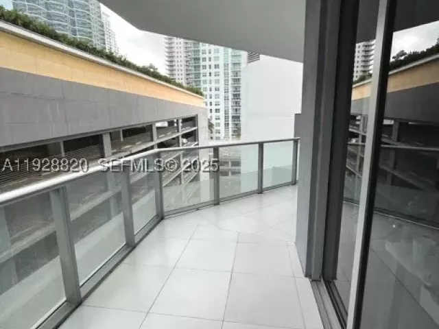 1-bedroom condo for sale in Miami - 1300 BRICKELL BAY DR 1100 - MondialRealty
