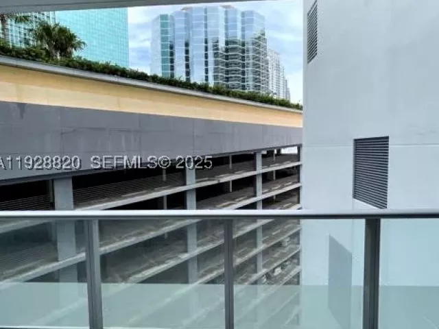1-bedroom condo for sale in Miami - 1300 BRICKELL BAY DR 1100 - MondialRealty