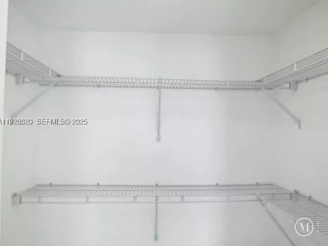 1-bedroom condo for sale in Miami - 1300 BRICKELL BAY DR 1100 - MondialRealty