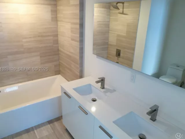 1-bedroom condo for sale in Miami - 1300 BRICKELL BAY DR 1100 - MondialRealty