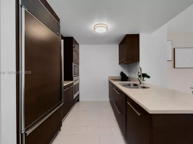 2-bedroom condo for sale in Miami - 485 Brickell Ave 1709 - MondialRealty