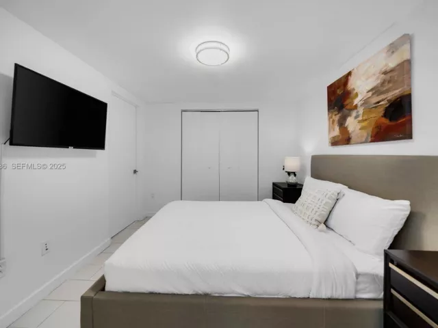 2-bedroom condo for sale in Miami - 485 Brickell Ave 1709 - MondialRealty