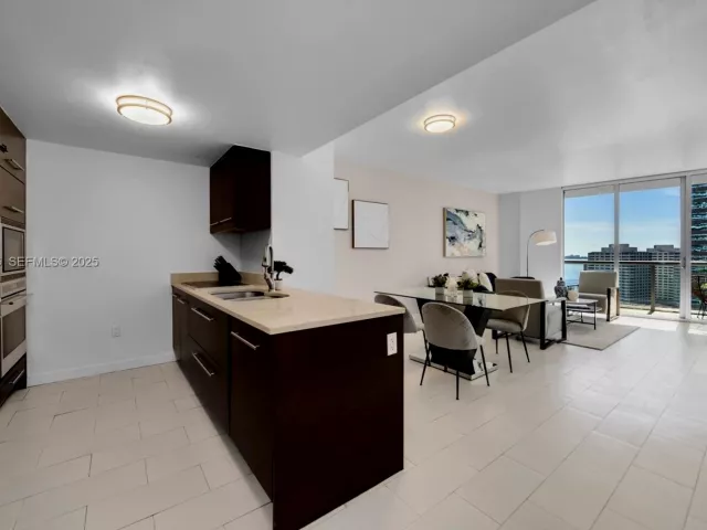 2-bedroom condo for sale in Miami - 485 Brickell Ave 1709 - MondialRealty