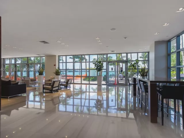 1-bedroom condo for sale in Miami Beach - 1330 West Ave 1712 - MondialRealty