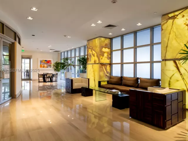 1-bedroom condo for sale in Miami Beach - 1330 West Ave 1712 - MondialRealty