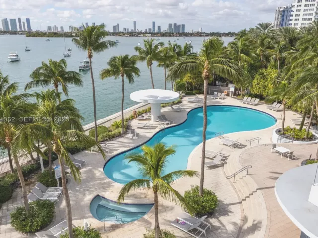 1-bedroom condo for sale in Miami Beach - 1330 West Ave 1712 - MondialRealty