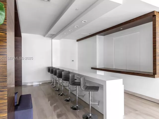 1-bedroom condo for sale in Miami Beach - 1330 West Ave 1712 - MondialRealty