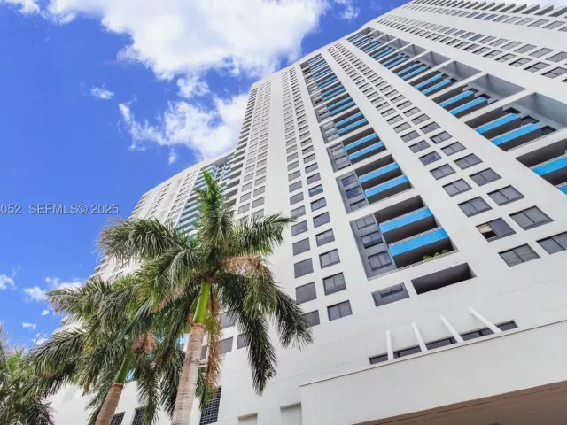 1-bedroom condo for sale in Miami Beach - 1330 West Ave 1712 - MondialRealty