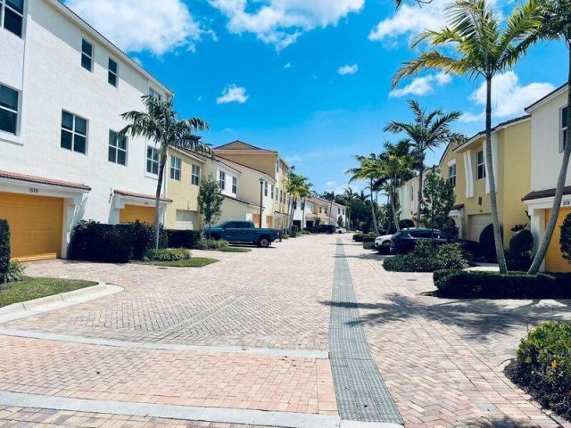 Home for rent at 1527 NW 48th Lane - photo 6894629