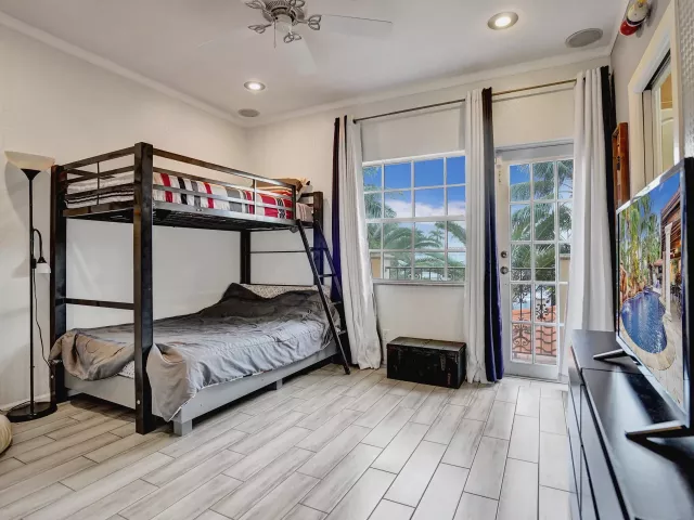 6-bedroom home for rent in Pompano Beach - 600 Circle Drive - MondialRealty