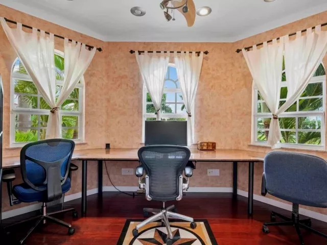 6-bedroom home for rent in Pompano Beach - 600 Circle Drive - MondialRealty