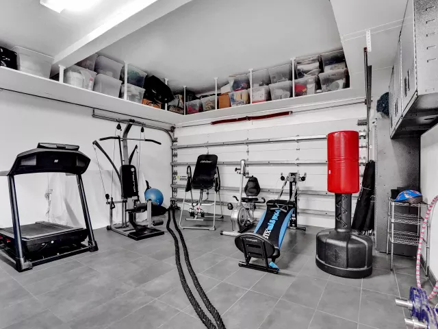 6-bedroom home for rent in Pompano Beach - 600 Circle Drive - MondialRealty