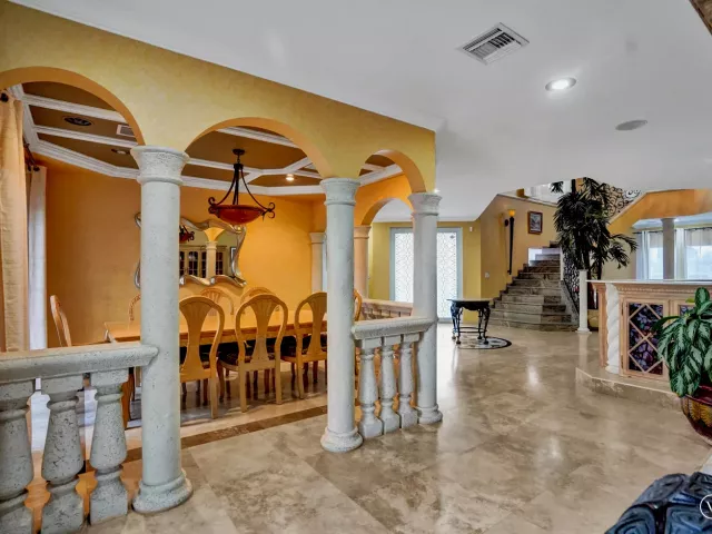 6-bedroom home for rent in Pompano Beach - 600 Circle Drive - MondialRealty