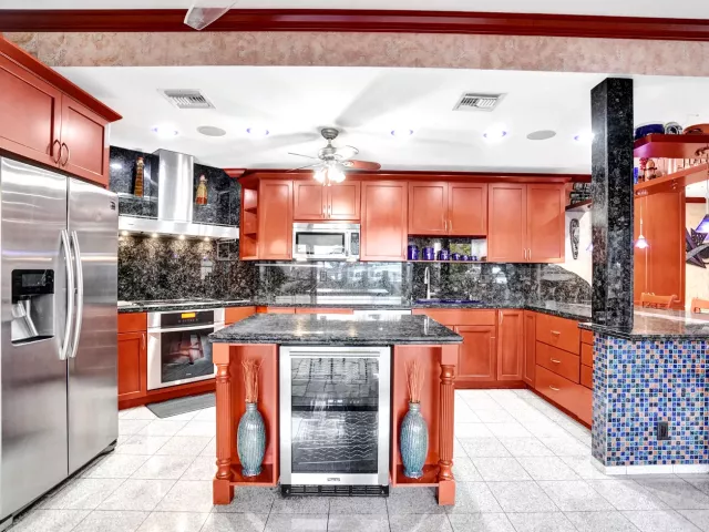 6-bedroom home for rent in Pompano Beach - 600 Circle Drive - MondialRealty
