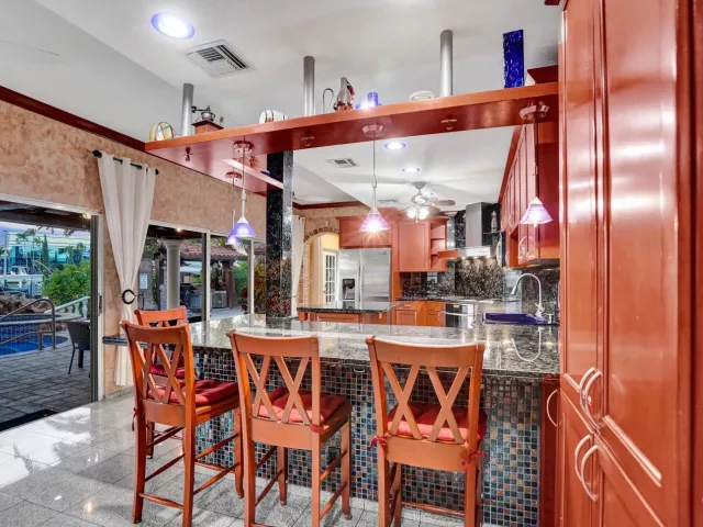 6-bedroom home for rent in Pompano Beach - 600 Circle Drive - MondialRealty