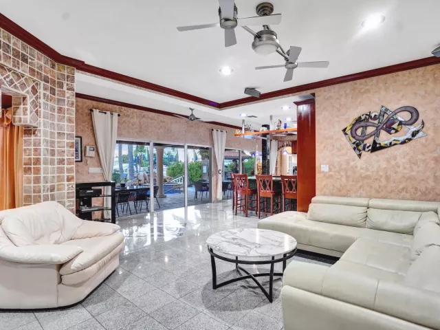 6-bedroom home for rent in Pompano Beach - 600 Circle Drive - MondialRealty