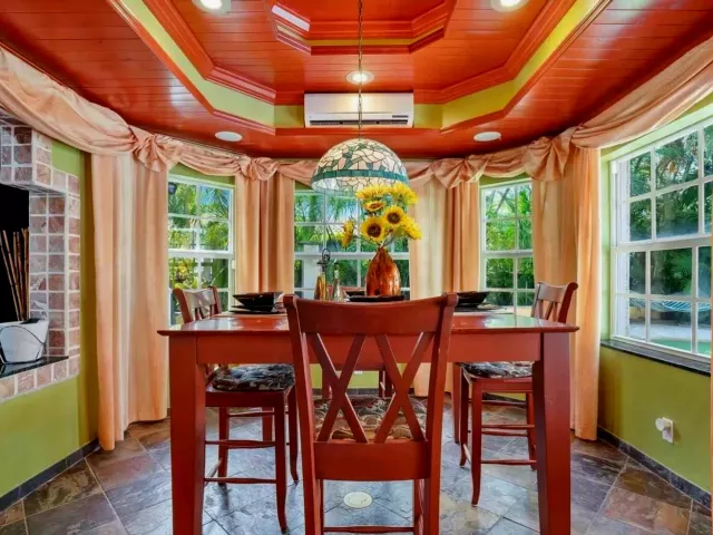 6-bedroom home for rent in Pompano Beach - 600 Circle Drive - MondialRealty