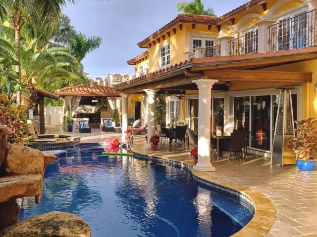 6-bedroom home for rent in Pompano Beach - 600 Circle Drive - MondialRealty