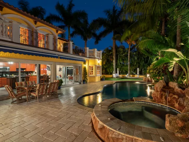 6-bedroom home for rent in Pompano Beach - 600 Circle Drive - MondialRealty