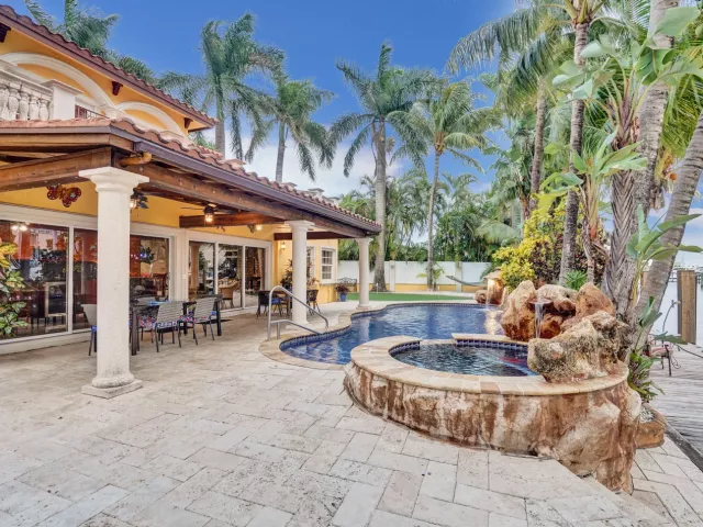 6-bedroom home for rent in Pompano Beach - 600 Circle Drive - MondialRealty