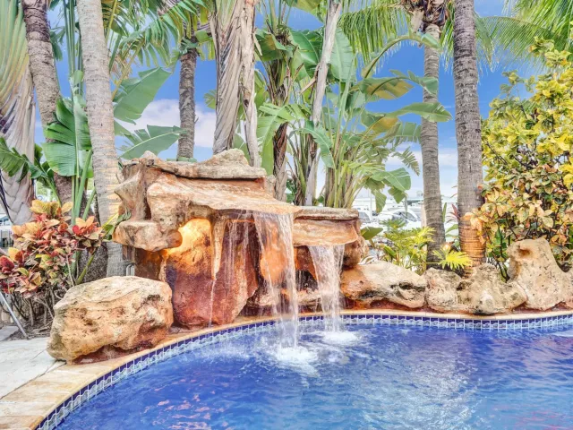 6-bedroom home for rent in Pompano Beach - 600 Circle Drive - MondialRealty