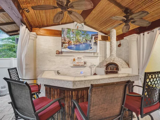 6-bedroom home for rent in Pompano Beach - 600 Circle Drive - MondialRealty
