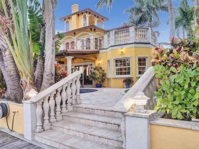 6-bedroom home for rent in Pompano Beach - 600 Circle Drive - MondialRealty