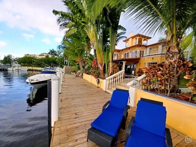 6-bedroom home for rent in Pompano Beach - 600 Circle Drive - MondialRealty