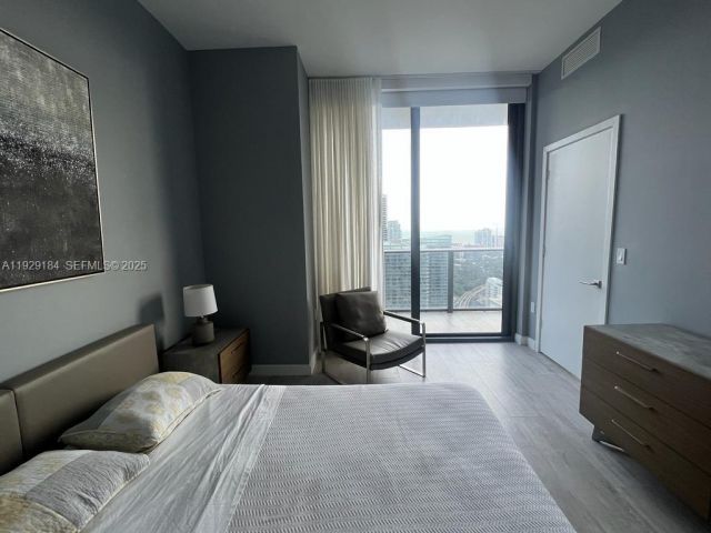 1-bedroom condo for rent in Miami - 55 SW 9th St 4205 - MondialRealty