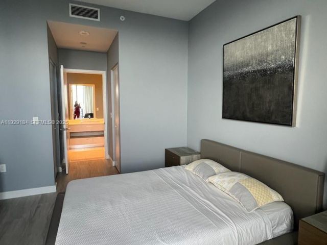 1-bedroom condo for rent in Miami - 55 SW 9th St 4205 - MondialRealty