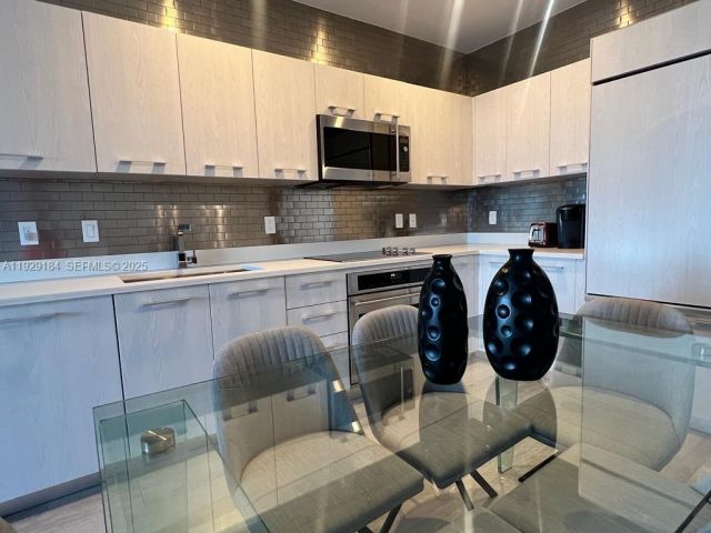 1-bedroom condo for rent in Miami - 55 SW 9th St 4205 - MondialRealty