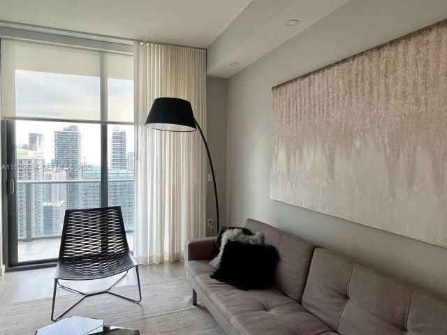 1-bedroom condo for rent in Miami - 55 SW 9th St 4205 - MondialRealty