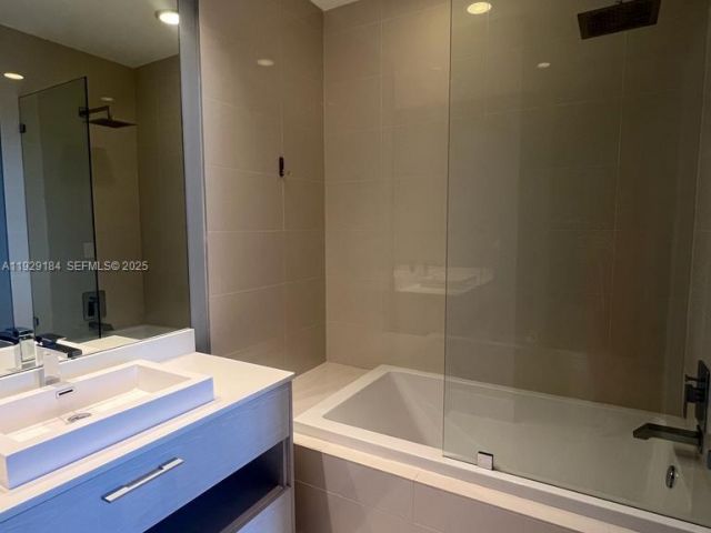 1-bedroom condo for rent in Miami - 55 SW 9th St 4205 - MondialRealty