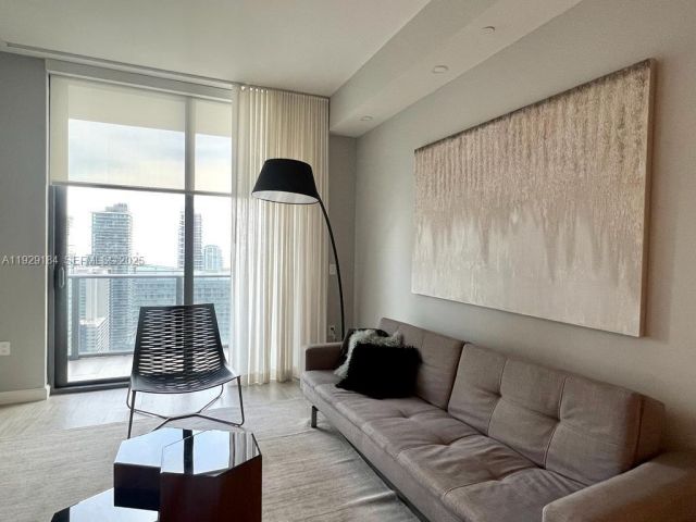 1-bedroom condo for rent in Miami - 55 SW 9th St 4205 - MondialRealty