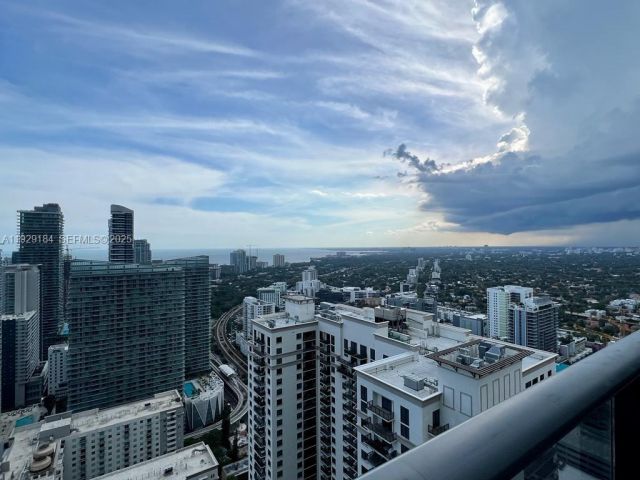 1-bedroom condo for rent in Miami - 55 SW 9th St 4205 - MondialRealty