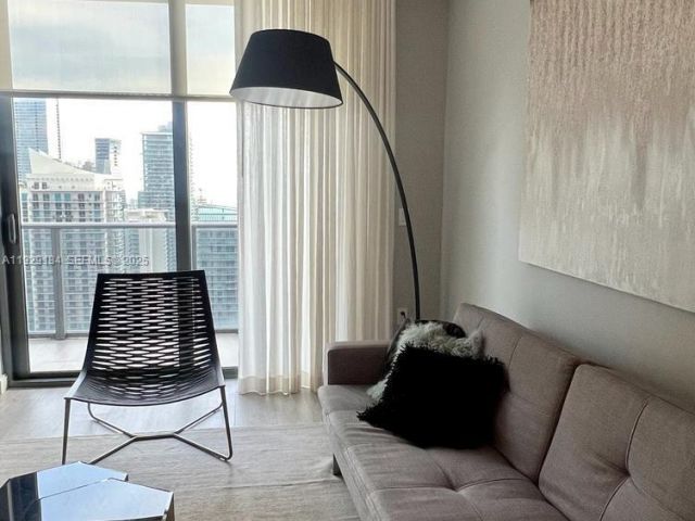 1-bedroom condo for rent in Miami - 55 SW 9th St 4205 - MondialRealty