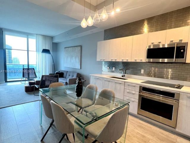 1-bedroom condo for rent in Miami - 55 SW 9th St 4205 - MondialRealty