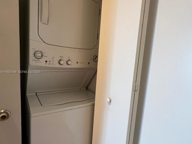 1-bedroom condo for rent in Miami - 55 SW 9th St 4205 - MondialRealty