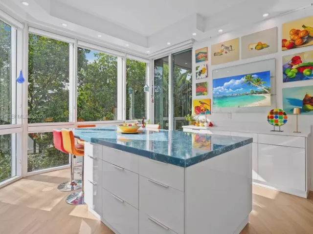 3-bedroom home for sale in Sunny Isles Beach - 16400 Collins Ave TH-4 - MondialRealty