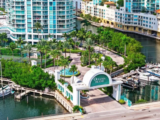 3-bedroom home for sale in Sunny Isles Beach - 16400 Collins Ave TH-4 - MondialRealty