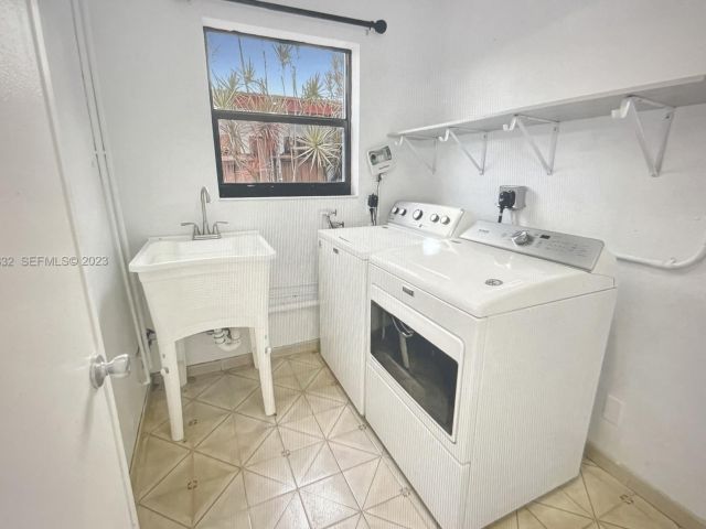 Home for rent at 3813 NE 16th Terrace - photo 6893364