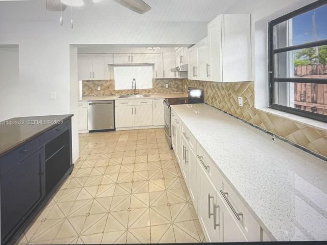 Home for rent at 3813 NE 16th Terrace - photo 6893365