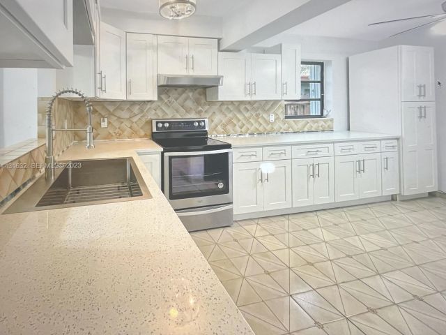 Home for rent at 3813 NE 16th Terrace - photo 6893367