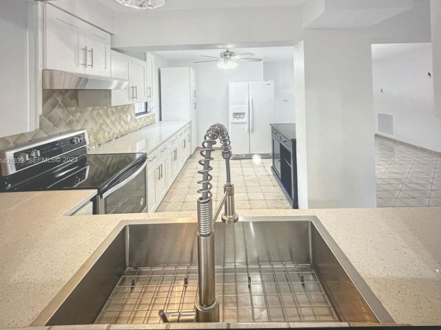 Home for rent at 3813 NE 16th Terrace - photo 6893368