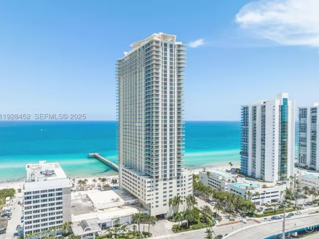 2-bedroom condo for rent in Sunny Isles Beach - 16699 Collins Ave 1507 - MondialRealty
